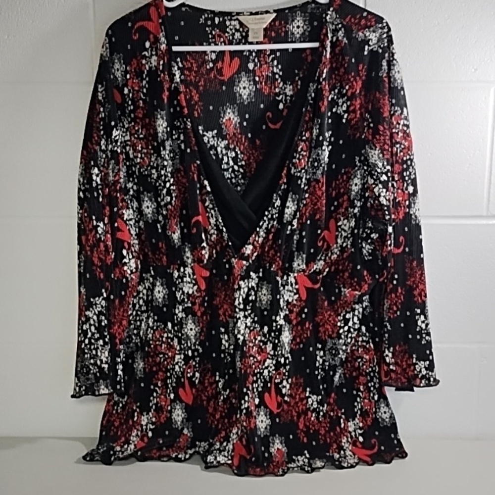 CJ Banks Abstract Heart Floral Accordion Pleat Lightweight V-neck Top Layer Look - Picture 9 of 10
